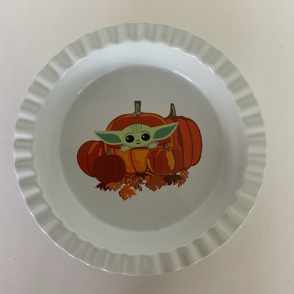 Star Wars White Pumpkin Pie Plate with Baby Yoda and Pumpkins